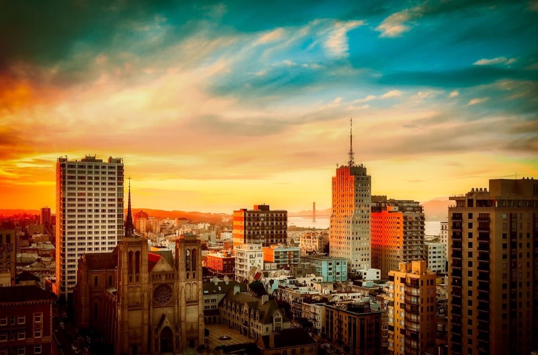 San Francisco skyline at sunset on the West Coast